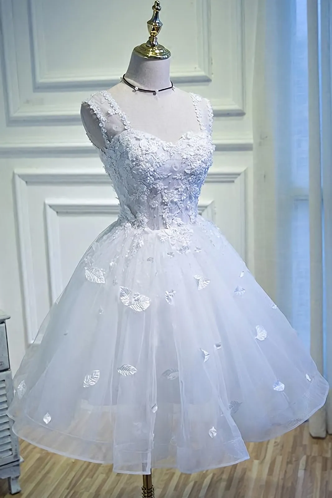 Simple Sweetheart White Lace Up Beads Lace Appliques Tulle Straps Homecoming Dresses